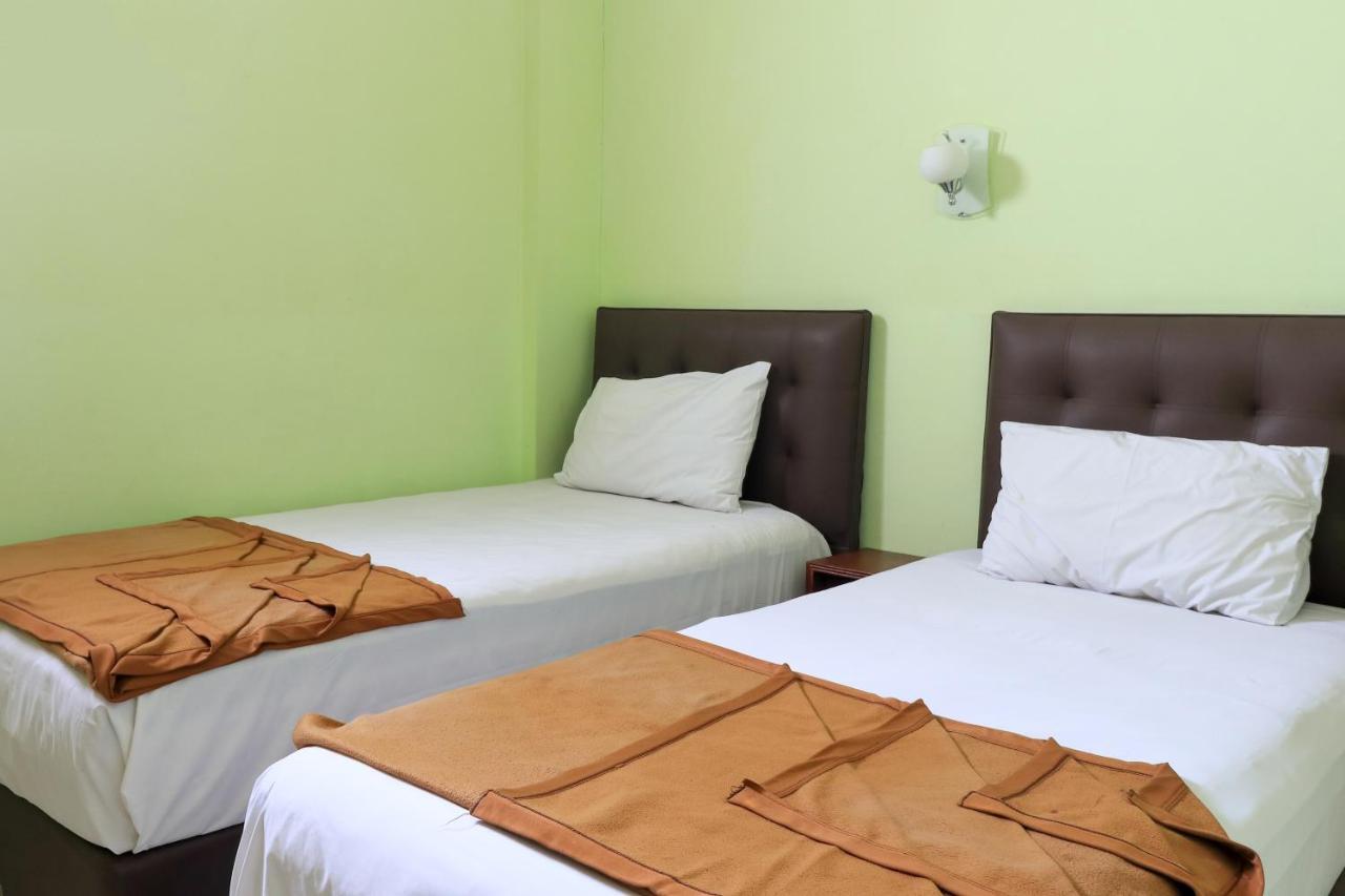 Hotel Prisma Sidoarjo Bagian luar foto