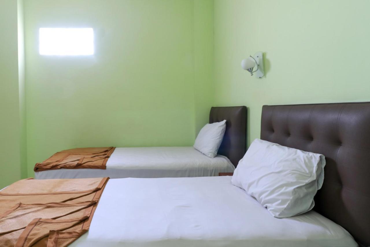 Hotel Prisma Sidoarjo Bagian luar foto