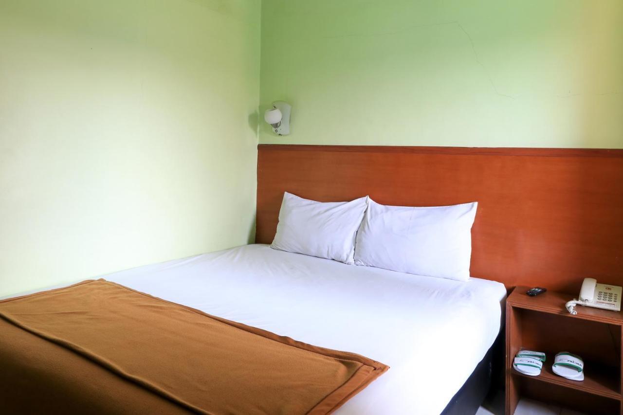 Hotel Prisma Sidoarjo Bagian luar foto